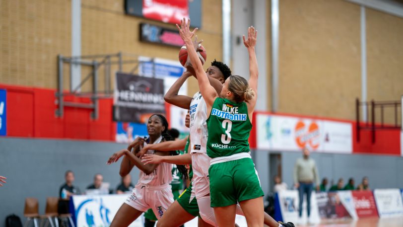 Die Basketball-Damen vom HTC gewinnen am Sonntag (6.11.2022) gegen die Rutronik Stars Keltern mit 73:71 nach Verlängerung. Im Bild Tayler Mingo