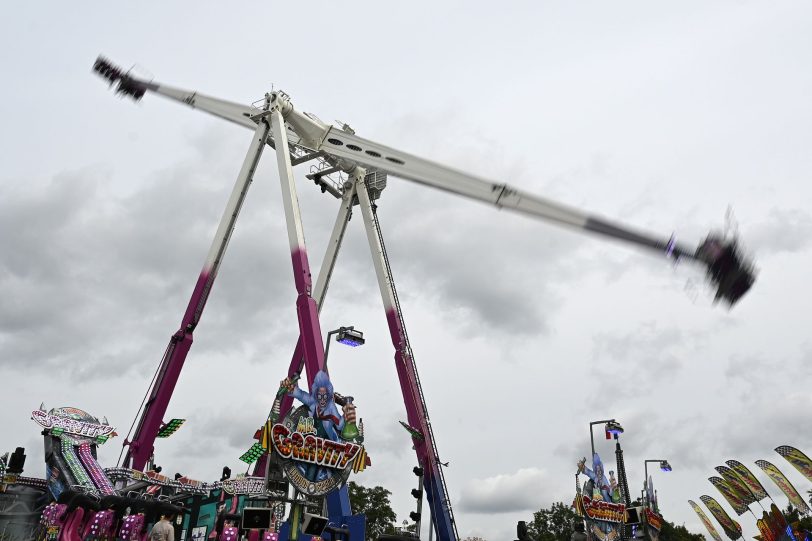 Einmal durch die Luft auf der Cranger Kirmes: Das Flugkarussell Evolution sorgt für hohe Geschwindigkeiten und Kräfte von bis zu 4,5 G bei voller Fahrt.