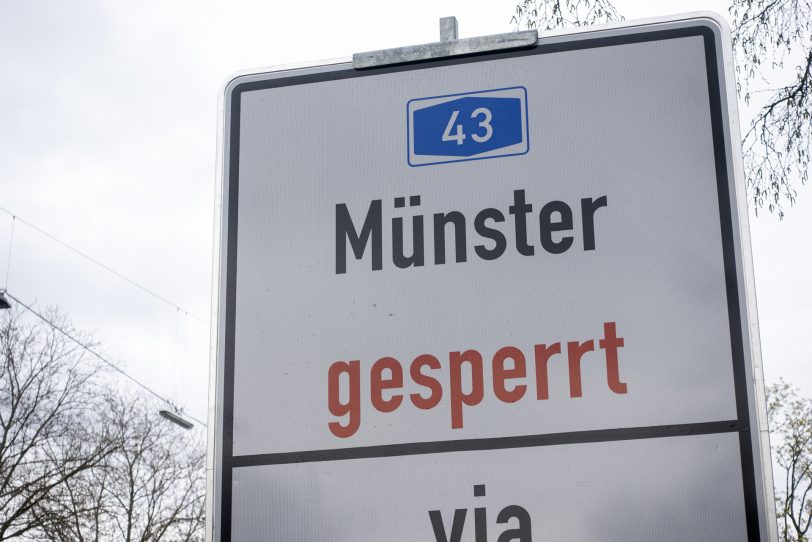 Die A43 wird am Wochenende von Freitag, 26. Juli, ab 21 Uhr bis Montag, 29. Juli 2024, um 5 Uhr in beiden Fahrtrichtungen zwischen Bochum-Riemke und dem Kreuz Recklinghausen, gesperrt. Offen bleibt nur die Anschlussstelle RE-Hochlarmark in Richtung Münster.