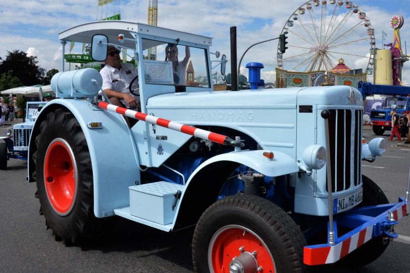 2. Oldtimer-Parade der Cranger Kirmes.
