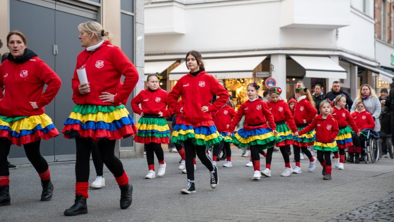 Eindrücke vom Donnerstag (7.3.2024), Eröffnungstag der City-Kirmes Herne in der Innenstadt, zwischen City-Center und Robert-Brauner-Platz.