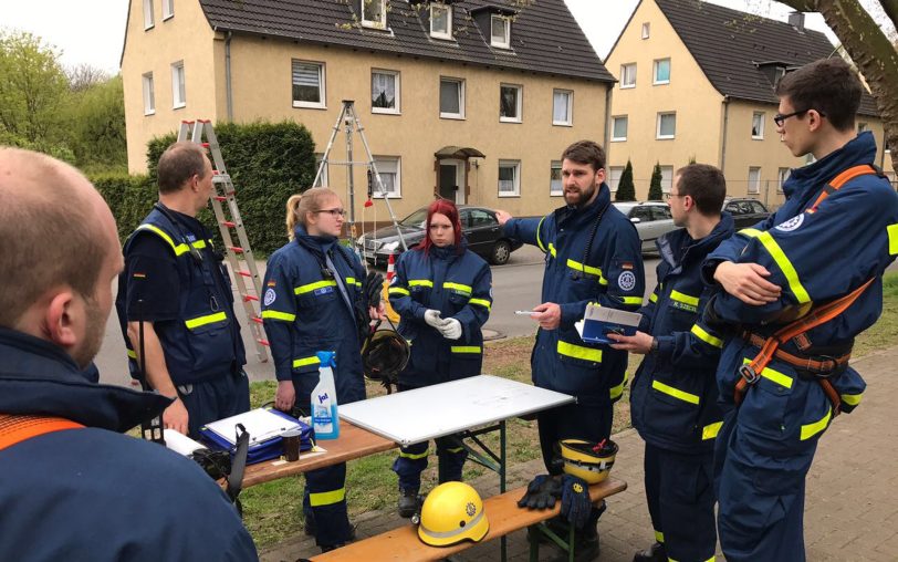 Ausbildung von jungen THW-Mitarbeitern am Samstag, 8. April 2017.