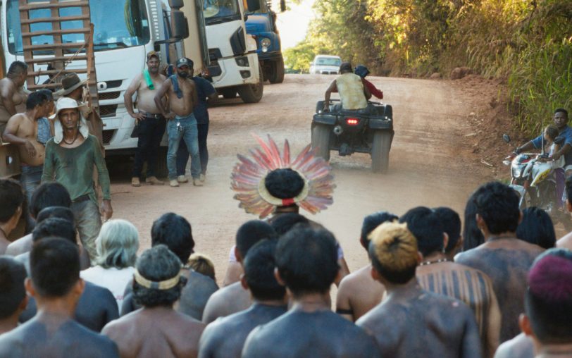Illegale Holzfäller bedrohen das Land der indigenen Bevölkerung im Amazonas-Regenwald.