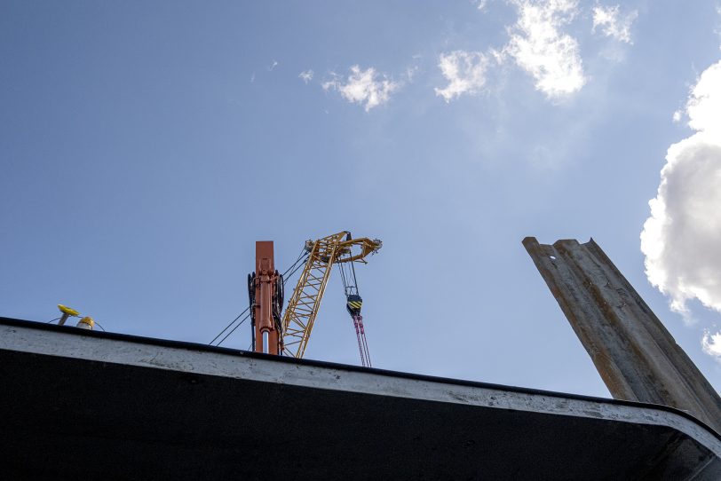 Baumaßnahme Regenrückhalteraum von Stadtentwässerung Herne GmbH & Co. KG an der Sodinger Straße 553 in Herne (NW). Aufnahme vom Freitag (19.03.2021).