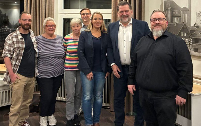 Der neue Vorstand des SPD-Ortsvereins Wanne-Süd: (v.li.) Dominik Cerne, Hannelore Wippich, Herlinde Manns, Torsten Witte, die beiden Vorsitzenden Britta Witte sowie Martin Kortmann und Michael Wippich.