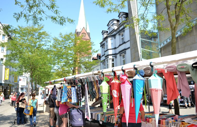 Auch Schultüten gab es auf dem Stoffmarkt .