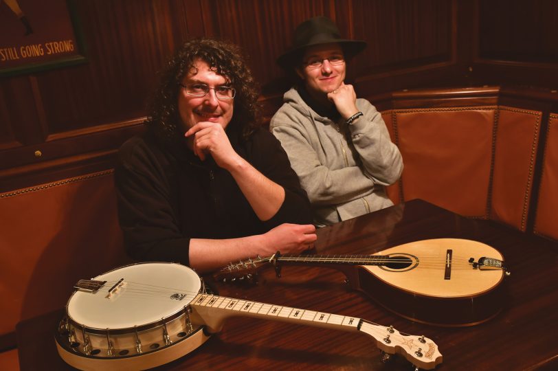 The Hoodie Crows – Sebastian Barwinek und Johannes Single.