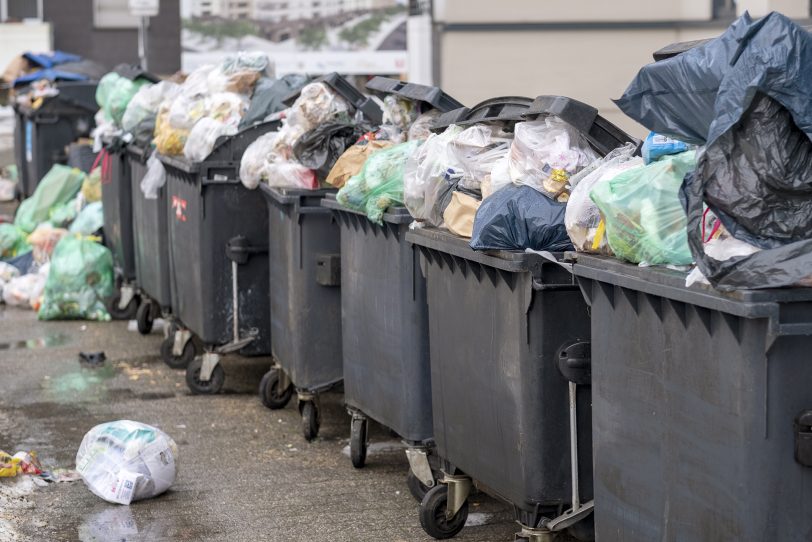 Wann werden die Mülltonnen von Entsorgung Herne rund um die Weihnachtsfeiertage sowie Silvester/Neujahr geleert? Darüber informiert der Entsorger (Symbolbild).