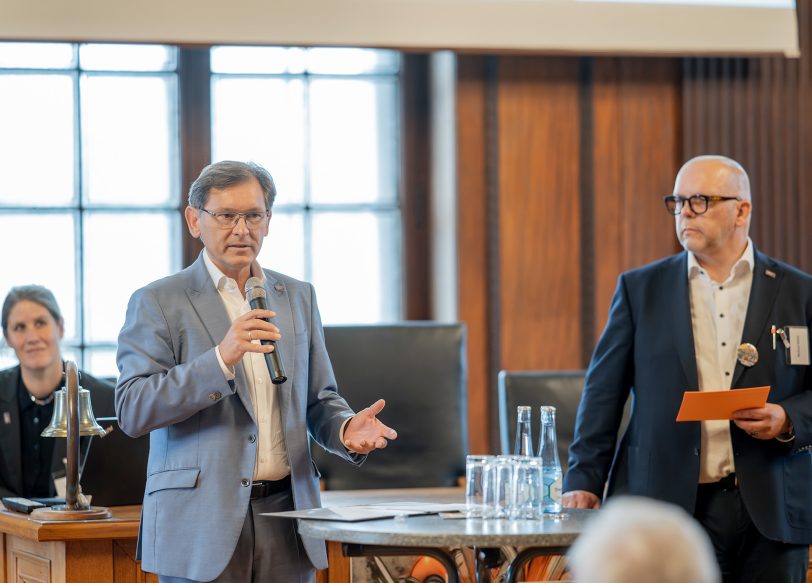 OB Dr.Frank Dudda begrüßt die Teilnehmer zum Auftakttreffen der Allianz für das Kreativquartier in Wanne-Mitte Im Juni 2025.