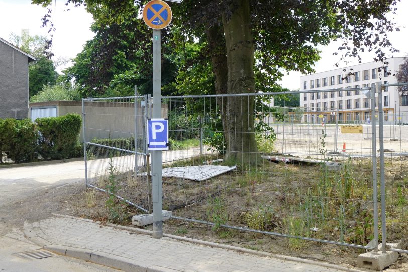 Parkplatzbeschilderung an der Widumer Straße.