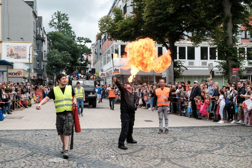 Kirmes-Umzug 2019: Ohne Zwischenfälle erreichten die Feiernden die Bühne vor der Christuskirche.