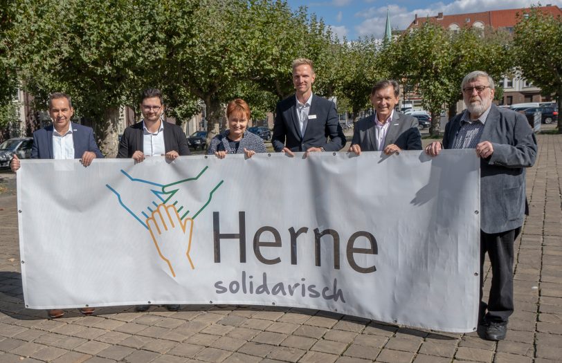 v.l. Ansgar Montag, Armin Kurpanik, Dagmar Spangenberg-Mades, Hendrik Peueser, OB Dr. Frank Dudda und Erich Leichner.