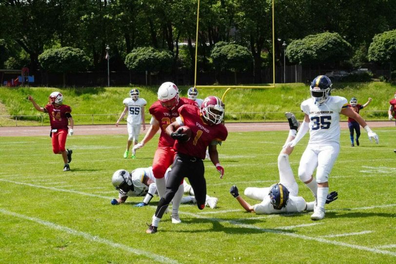 Die Black Skulls U19 (rot) verlor bei den Dortmund Giants.