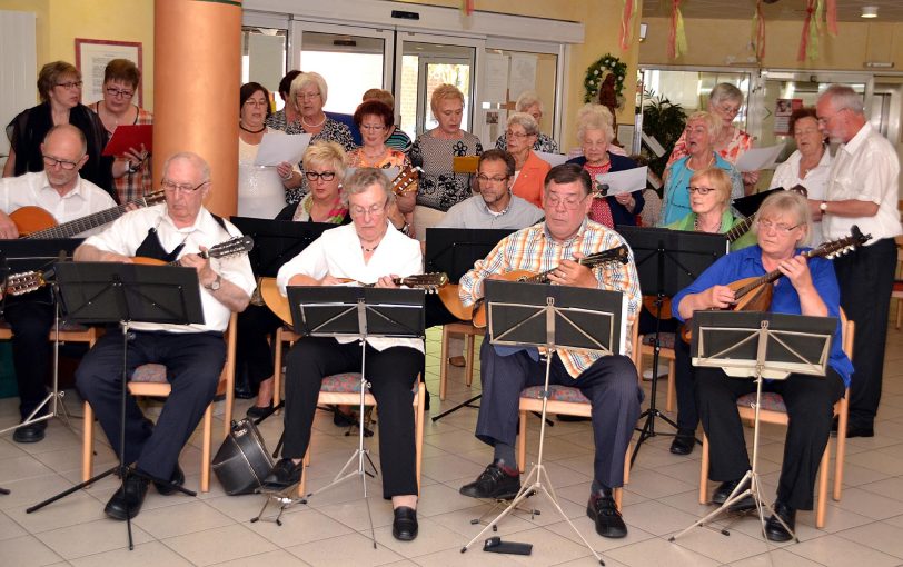 Mit 'Das Leben ist voller Musik'findet nach Jahren wieder ein Stadtteilkonzert in Herne-Horsthausen statt. Es spielen die Ma-ko-Ge Herne (im Bild) und die Chorgemeinschaft Herne-Horsthausen.