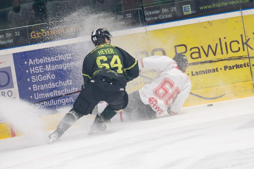 Niklas Heyer im Spiel gegen die Füchse Duisburg.