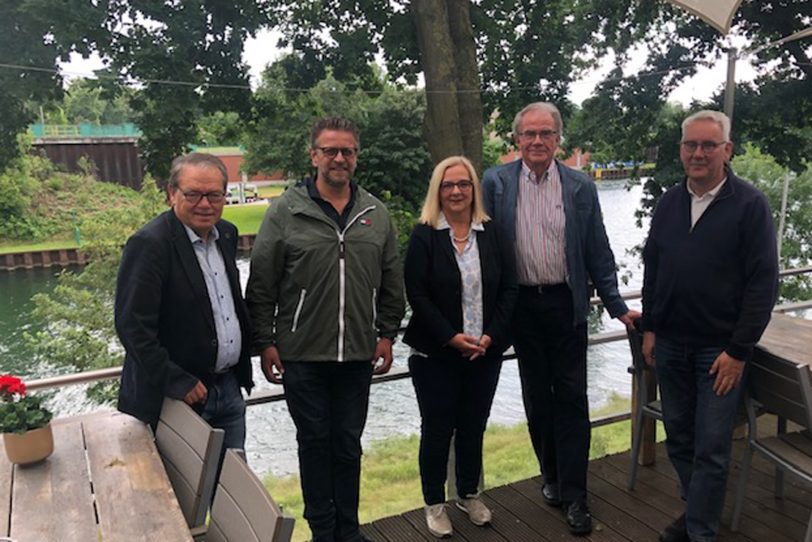 v.l. Hans-Jürgen Oehler, Michael Hörling, Andrea Oehler, Dr. Hans-Joachim Siering und Norbert Breitbach.