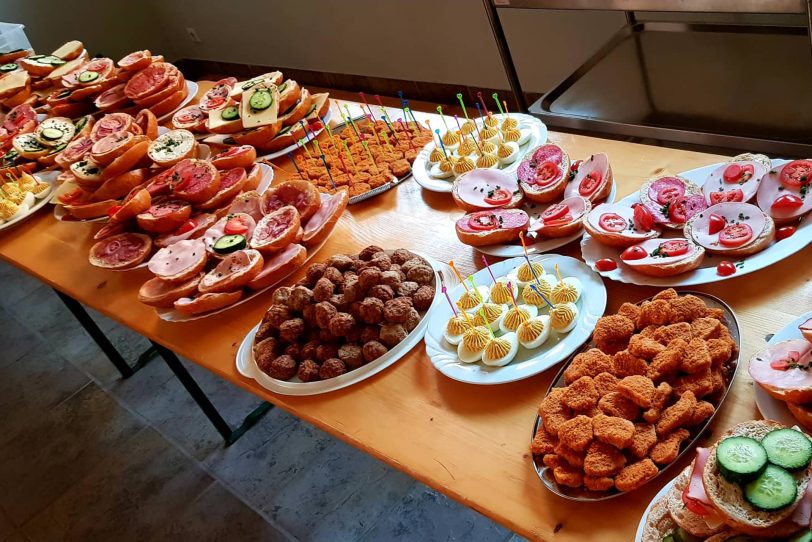 Buffet bei der Weihnachtsfeier.