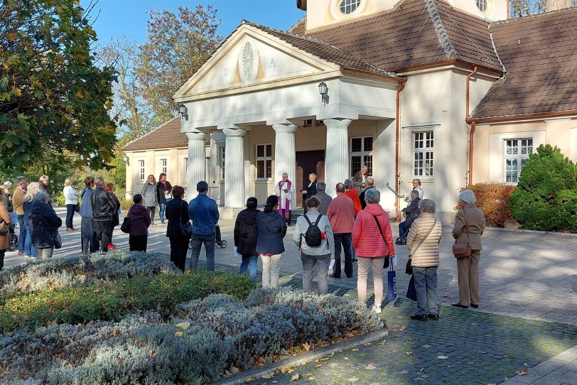 Der ökumenische Trauerandacht zu Allerheiligen auf dem Wiescherfriedhof führte Trauernde zum Gespräch zusammen.