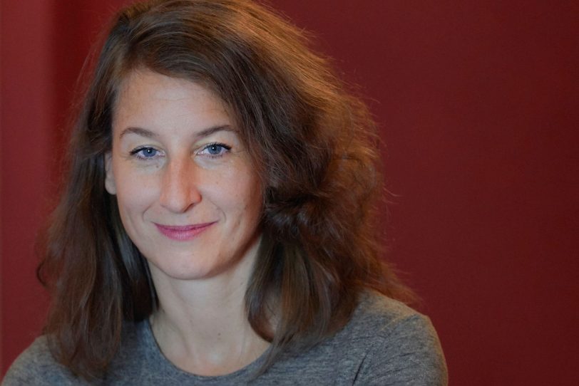 Die Regisseurin Tatjana Gürbaca stellt am 22. Januar 2023 ihr Konzept zur Verdi-Inszenierung „Simon Boccanegra“ vor, die am 28. Januar 2023 im Essener Aalto Theater Premiere feiert.