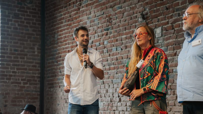 Benefiztag an der Künstlerzeche Unser Fritz mit der Vorstellung der neuen "Bühne Unser Fritz", ein freies Theaterprojekt. Jakob Kubisch (li.) zusammen mit Künstlerin Danuta Karsten (Mitte) und Kunsthistoriker Falko Herlemann.
