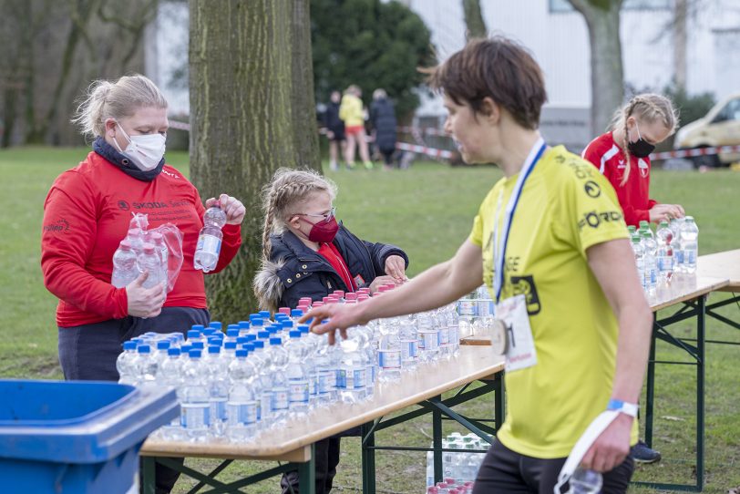 Der 43. Herner Silvesterlauf im Revierpark Gysenberg in Herne (NW), am Freitag (31.12.2021). Coronabedingt ohne Zuschauer und mit 2G.