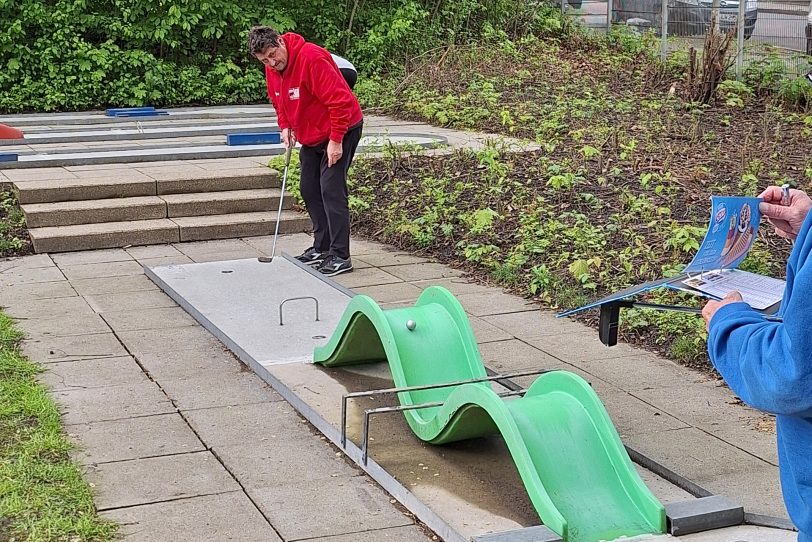 Wanner Minigolfer auf Klein-Cobigolf-Anlage in Essen-Vogelheim dabei.