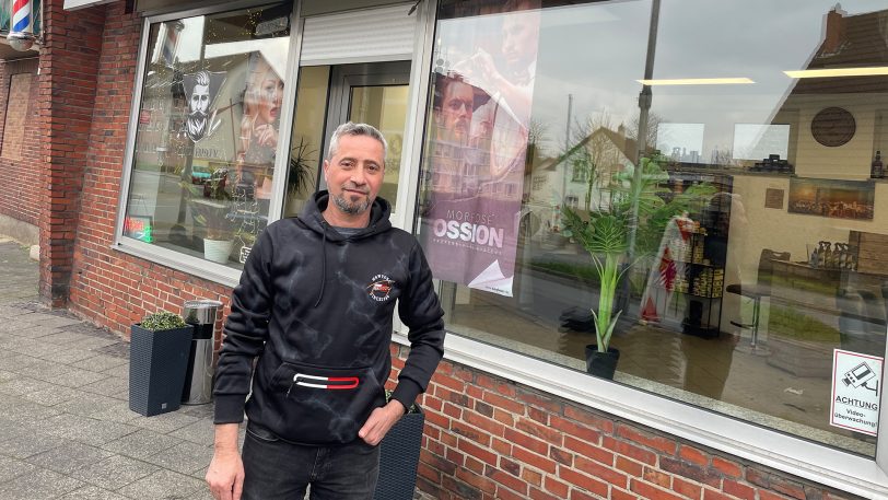 Hisham Alsbaie bietet kostenlose Haarschnitte für obdachlose Männer während des Ramadans an.