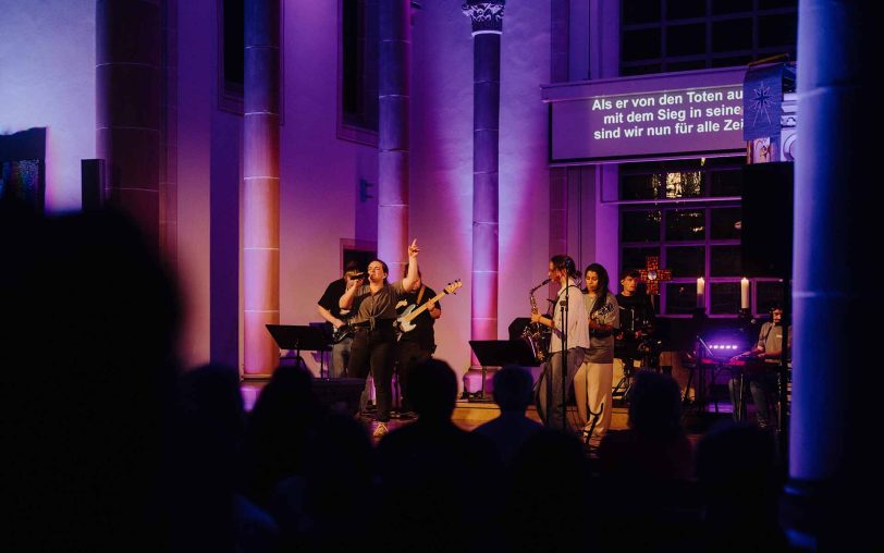 Bei den Worship Nächten gibt es einen musikalischen Abend mit Anbetung und Gemeinschaft. Mit dabei ist auch die Band Zion Collective.