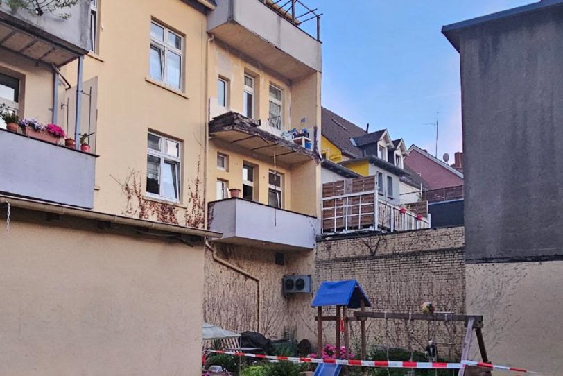 Der Blick aus dem Innenhof, der ebenfalls gesperrt ist.