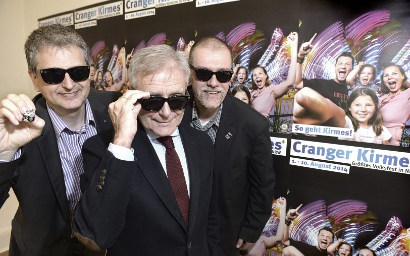 v.l. Werner Friedhoff, Horst Schiereck, Eduard Belker mit Heino-Brillen.