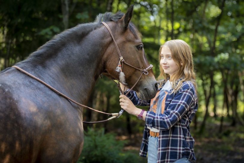 Ein Herz und eine Seele: Anni Sommer (Martha Haberland) und ihr Vierbeiner Ponyherz im Film