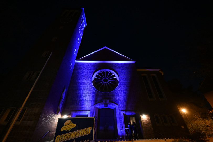 Die St. Elisabeth-Kirche wurde zur Night Club-Party auch von außen angestrahlt.