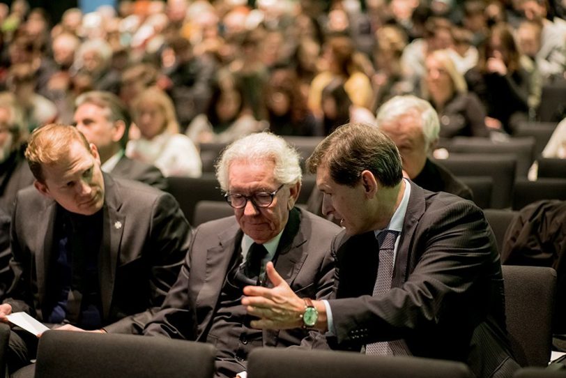 Shoah-Gedenkfeier im Kulturzentrum. Oberbürgermeister Frank Dudda (r.) und Stephan Holthoff-Pförtner, Minister für Bundes- und Europaangelegenheiten sowie Internationales des Landes NRW.