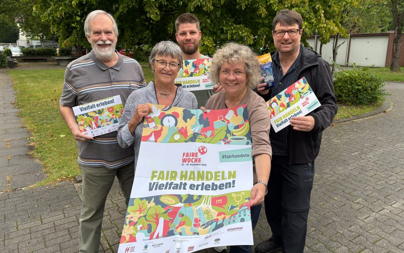Freuen sich auf die 25. Faire Woche, die am Freitag, 12. September 2025, beginnt: (v.li.) Horst Lautenschläger, Christa Winger (Weltladen Esperanza), Steffen Wilmink, Petra Stach-Wittekind und Markus Heißler (alle drei Fachstelle Eine Welt des Ev. Kirchenkreises Herne).