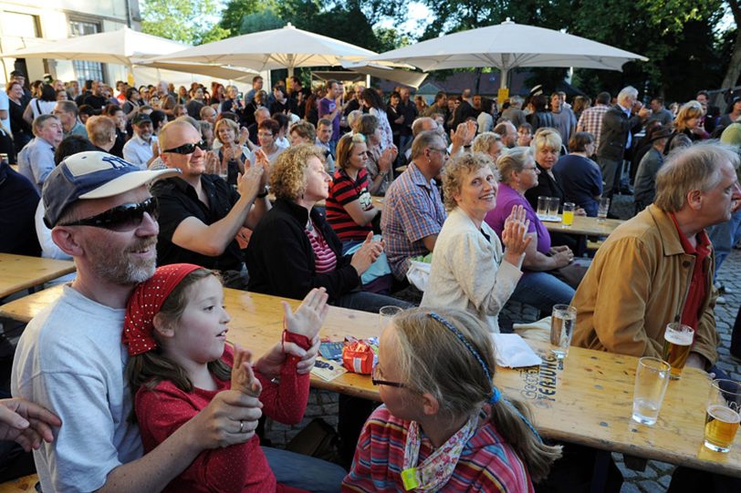 Folk und Rock im Schlosshof im Jahre 2010.