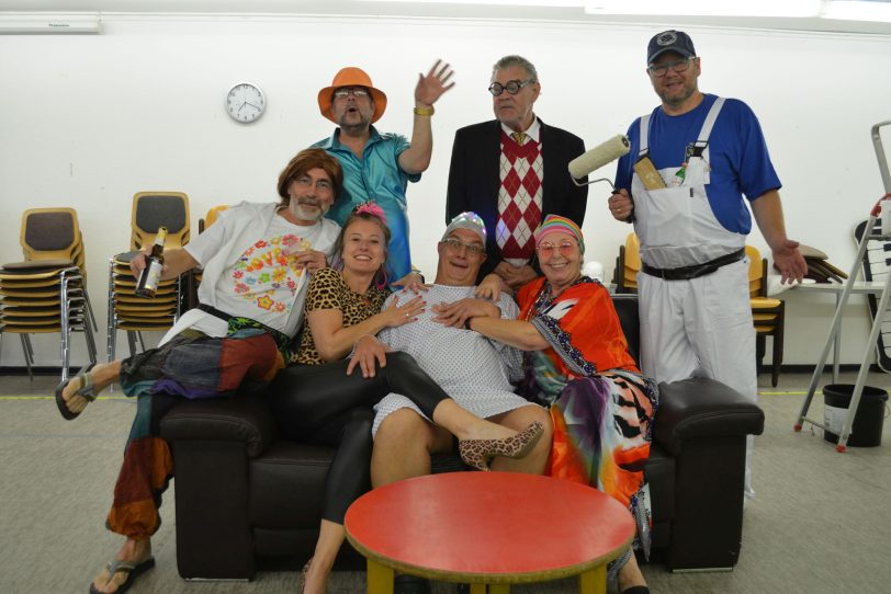 Das „Reset“-Ensemble, hinten v.l.: Michael Hirschi, Uwe Rainer Schulz und Wolfgang Späth, vorne v.l. Michael Zimmermann, Simone Kaeseler, Thomas Hirschi und Andrea Koch. (Foto 2)
