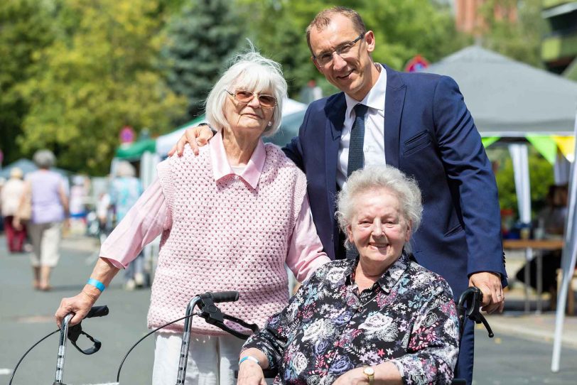 Jacek Michalak, Leiter des Seniorenzentrums St. Georg Herne, feierte gemeinsam mit den Bewohnern, Angehörigen und Nachbarn das letzte Sommerfest am alten Standort