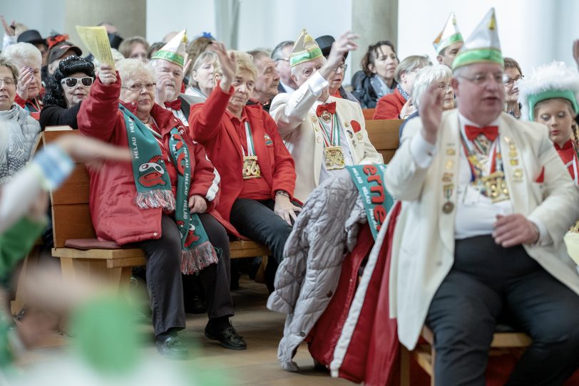 Ökumenischer Gottesdienst zu Altweiberfastnacht mit der Herner Karnevalsgesellschaft (HeKaGe) in der evangelischen Kreuzkirche in Herne (NW) am Donnerstag (28.02.2019), gestaltet von Pfarrer Cornelius Heering (evangelische Kreuzkirchengemeinde), Gemeindereferent Dominik Mutschler (katholische Pfarrei St. Dionysius) und Bürgermeister Erich Leichner.