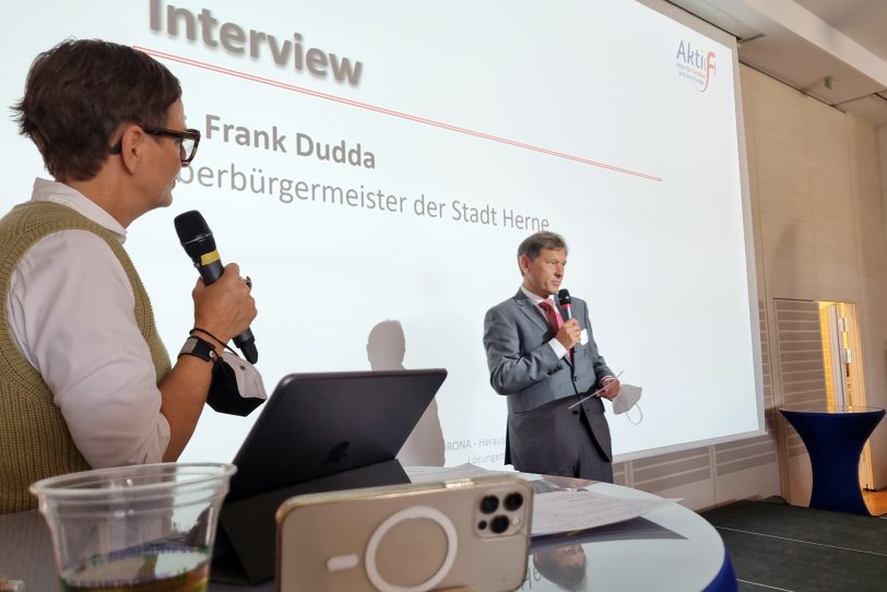 Moderatorin Katja Leistenschneider und Oberbürgermeister Dr. Frank Dudda.