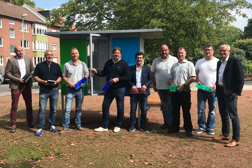 v.l. Daniel Wirbals, Arnold Plickert, Ralf Jungmann (vierter v.l.), das Team von 'Wir machen Herne schön' und Thomas Semmelmann.