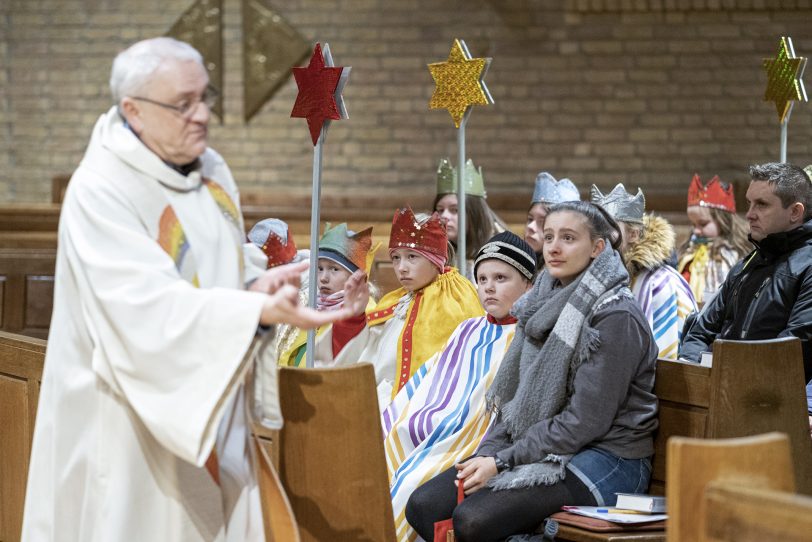 Aussendegottesdienst mit Pfarrer Georg Birwer für die Sternsinger der katholischen Kirchengemeinde St. Joseph in Herne-Horsthausen, am Montag (06.01.2020).