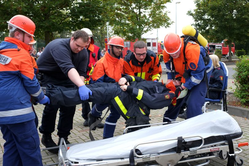 Circa 60 Jugendliche der Jugendfeuerwehr probten den Ernstfall.