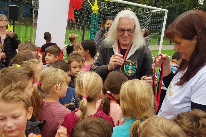 Rennen für das Zirkusprojekt: Sponsorenlauf der Grundschüler der Sonnenschule im Oktober 2022.