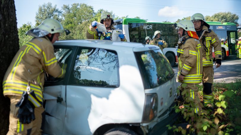 Die Feuerwehr Herne übte mit verschiedenen Organisationen sowie Medizinstudenten des Marien Hospital Herne den Ernstfall. Simuliert wurden eine Explosion am Steag-Kraftwerk sowie zwei Verkehrsunfälle mit zahlreichen "Verletzten".