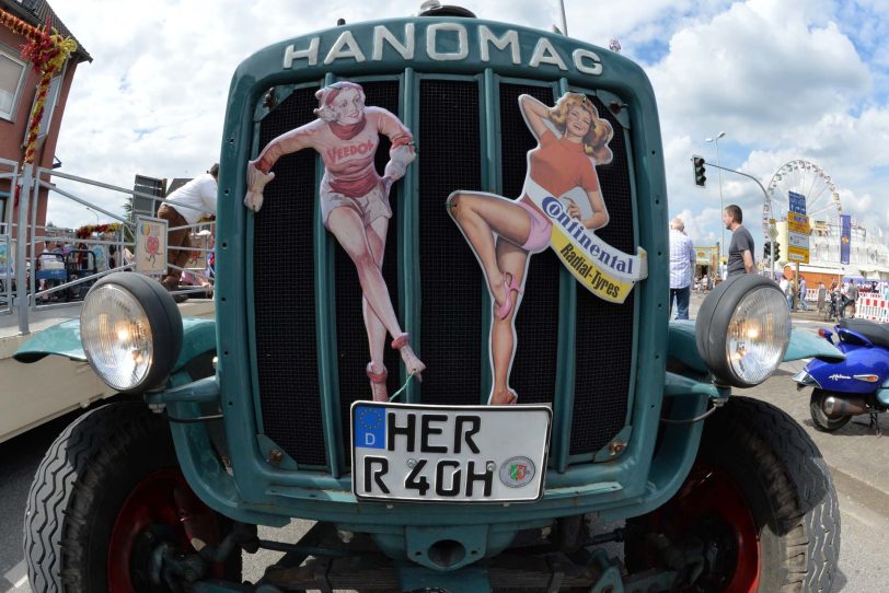 2. Oldtimer-Parade der Cranger Kirmes.