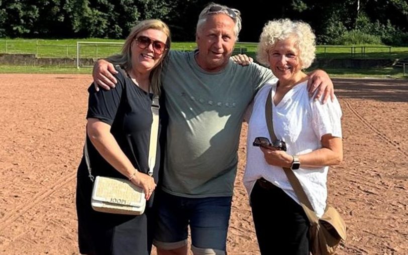 Zu Besuch beim SC Constantin und dem ersten Vorsitzenden Dirk Bosel (Mitte): (v.li.) Petra Hertmann-Kopp und Gabriele Przybyl.