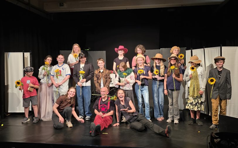 Geschafft: Das Theater Traumbaum veranstaltete in Bochum ein Sommertheaterprojekt. 15 junge Teilnehmer machten mit.