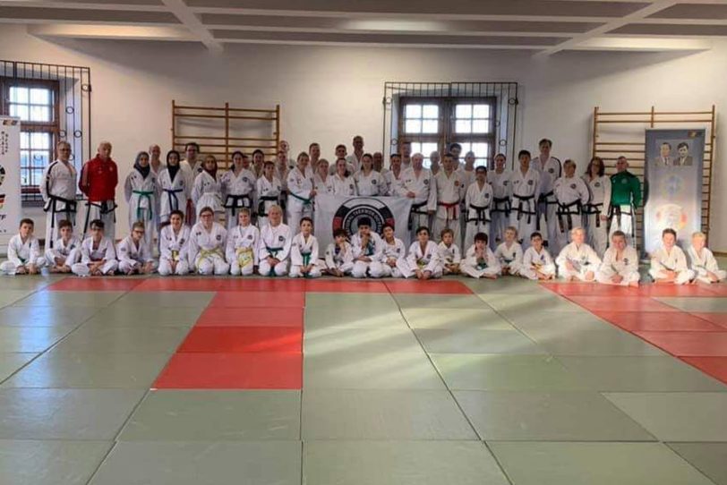 Teilnehmer des TKD-Wanne im Trainingscamp.