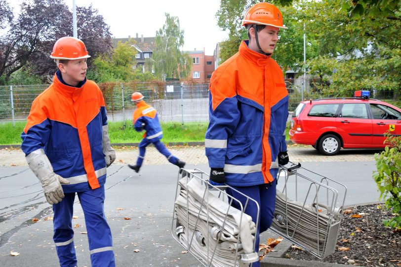 Circa 60 Jugendliche der Jugendfeuerwehr probten den Ernstfall.