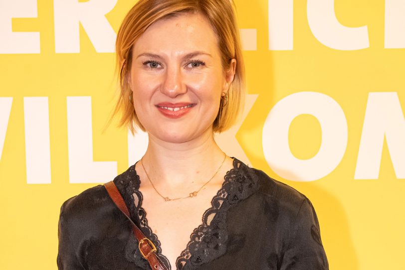 Anna Drexler ist in „Trauer ist das Ding mit Federn“ wieder am 22. und 30. November sowie am 18. Dezember 2024 in Bochum zu sehen.